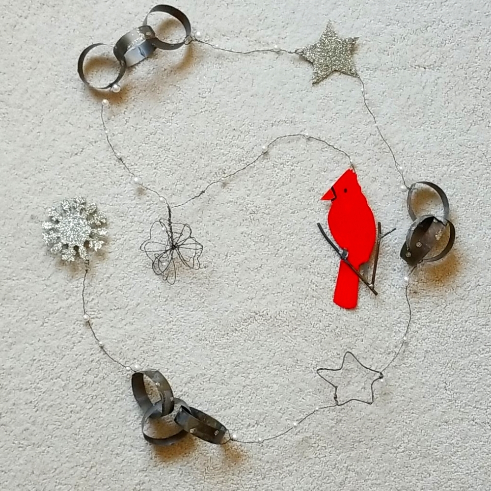 💗 6.5' Festive Metal Garland Snowflake Star Cardinal
